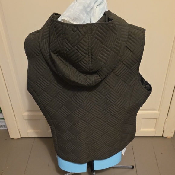 Sag Harbor Quilted Vest in Olive [2/$20] - Picture 3 of 4